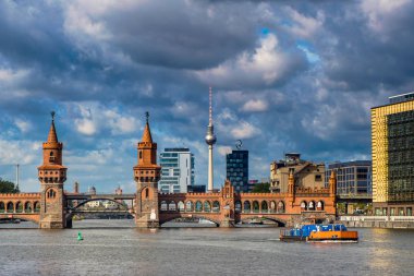 Berlin, Almanya - 21 Eylül 2015 - Spree Nehri iç 