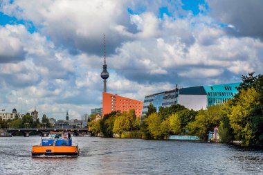 Berlin, Almanya - 21 Eylül 2015 - Spree Nehri iç 