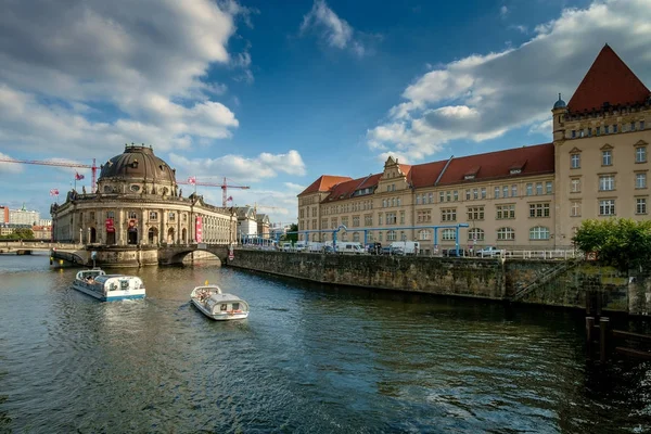 Berlin, Tyskland - 24 September 2015 - floden Spree i inre — Stockfoto