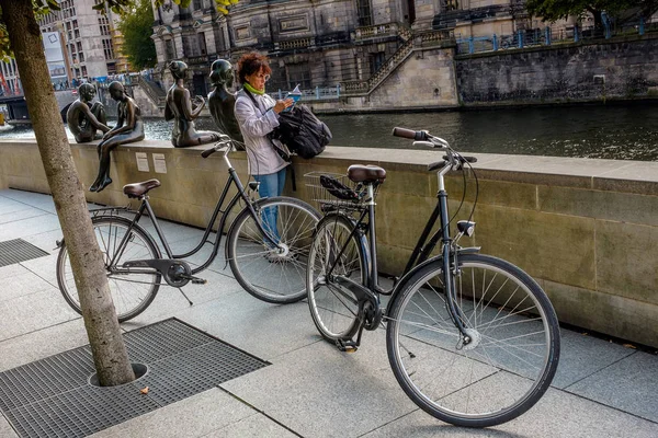 Berlin, Niemcy - 24 września 2015 - Szprewy w wewnętrznej — Zdjęcie stockowe