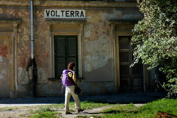 Volterra, Pisa, İtalya - 1 Kasım 2017: Eski Tren İstasyonu — Stok fotoğraf