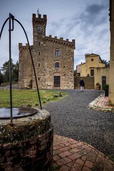 Casaglia, Pisa, Itália - 09 de novembro de 2017: Rota de trekking em Cas — Fotografia de Stock