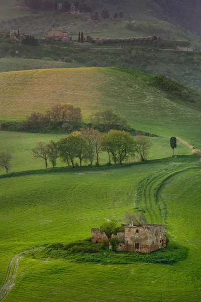 Вольтерра, Тоскана, Італія - краєвид за кілька кілометрів від Volterra — стокове фото