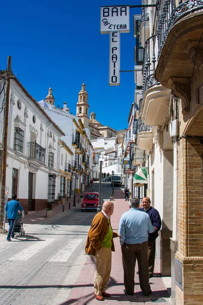 Olvera, Cadiz province, Andalusia, Spain - March 25, 2008: walking to go up to the Parroquia de Nuestra Senora de la Encarnacion, the Parish of Our Lady of the Incarnation — Stock Photo, Image