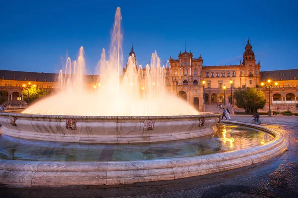 Sevilla, Andalucía, España - Plaza de España en Sevilla de noche — Foto de Stock