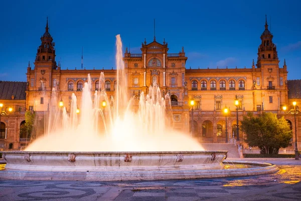Sevilla, Andalucía, España - Plaza de España en Sevilla de noche — Foto de Stock