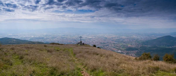 Florence Toscane - montée en VTT des lacs artificiels au Mont Calvana — Photo