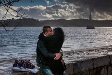 Lisbon, Portekiz - 27 Ocak 2011: aşık Tagus Rive boyunca