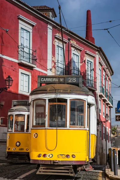 LISBON, PORTUGAL - January 28, 2011: A view of the Alfama neighb — Stock Photo, Image