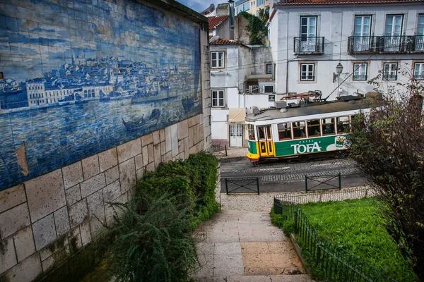 LISBOA, PORTUGAL - 28 de janeiro de 2011: Vista da Alfama — Fotografia de Stock