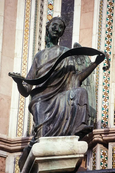 Η αρχαία πόλη, άγαλμα στον καθεδρικό ναό, Orvieto — Φωτογραφία Αρχείου