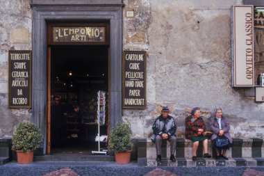 Caprarola, İtalya - 27 Kasım 2011: Küçük köyde yüzde