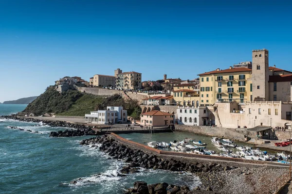 Piombino, Toskana, İtalya - liman — Stok fotoğraf