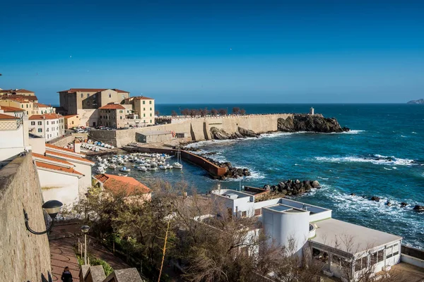 Piombino, Toskánsko, Itálie - přístav — Stock fotografie