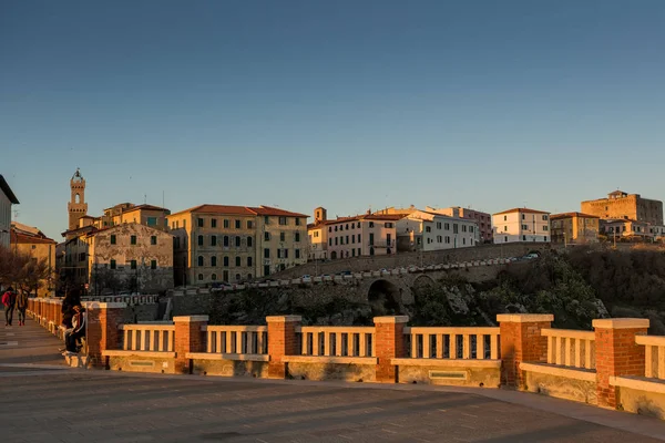 Piombino, Toskánsko, Itálie - náměstí Bovio — Stock fotografie