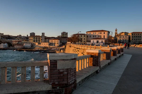 Piombino, Toskánsko, Itálie - náměstí Bovio — Stock fotografie