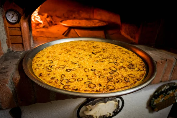 Farinata genovesa preparada con harina de garbanzos — Foto de Stock