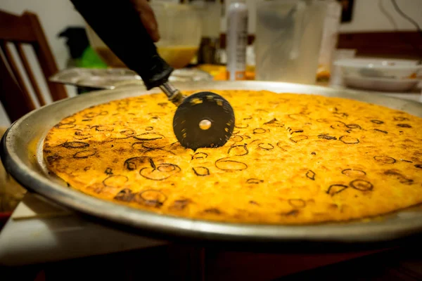 Farinata genovesa preparada con harina de garbanzos — Foto de Stock