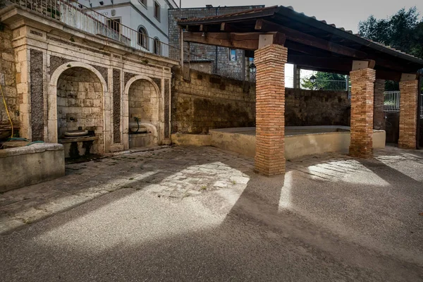 Bibbona, Livorno, Toscane, Italie, oude openbare toiletten — Stockfoto