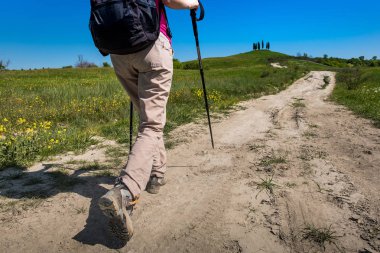 Asciano, Toskana, İtalya -, bilinmeyen insanlar boyunca yürüyüş trekking