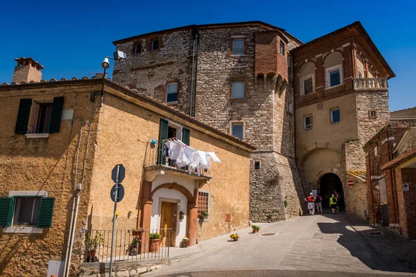 SERRE di RAPOLANO, TOSCANA, Italia - el antiguo pueblo, medieva —  Fotos de Stock