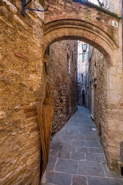 SERRE di RAPOLANO, TUSCÂNIA, Itália - a antiga aldeia — Fotografia de Stock