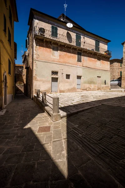 SERRE di RAPOLANO, TUSCÂNIA, Itália - a antiga aldeia — Fotografia de Stock
