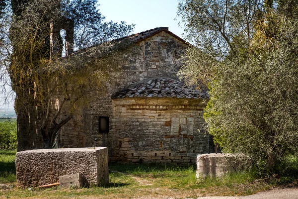 Serre di Rapolano, Toszkána, Olaszország - templom a Szent Andreino — Stock Fotó