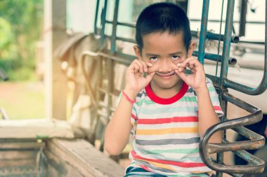 Çocuk yüz hayalet olun. Cadılar Bayramı kavramı.