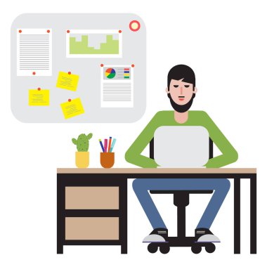 Masada oturan ve dizüstü bilgisayarda çalışan adam.