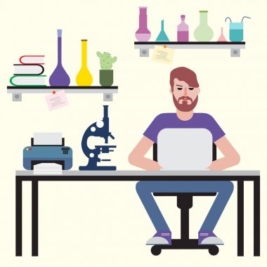 Masada oturan ve dizüstü bilgisayarda çalışan adam.