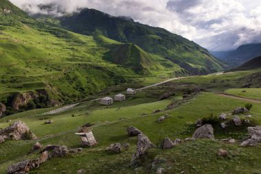 Bulutlu bir günde Cherek Gorge