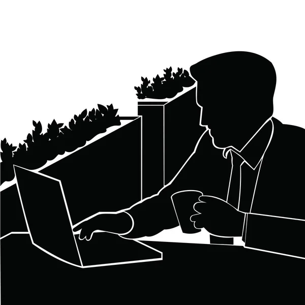 Silueta negra de un hombre sentado bebiendo café y trabajando en un ordenador portátil en la calle icono de café vector — Vector de stock