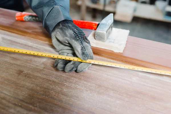 Woman measuring — Stock Photo, Image