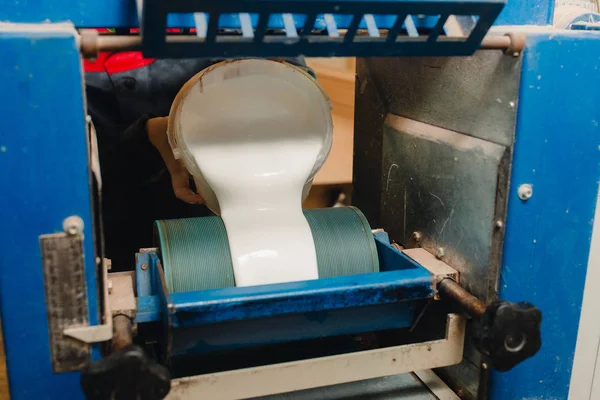 kapı üretim hattı. 