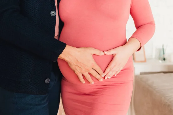 Genç çift fotoğraf çekimi için geldi