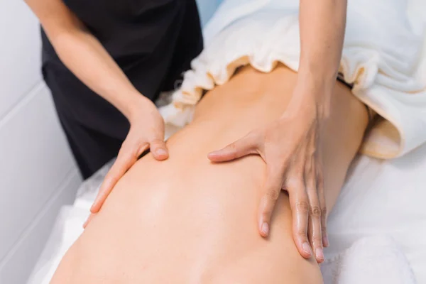 Omurga ve dinlenme için sırt masajı