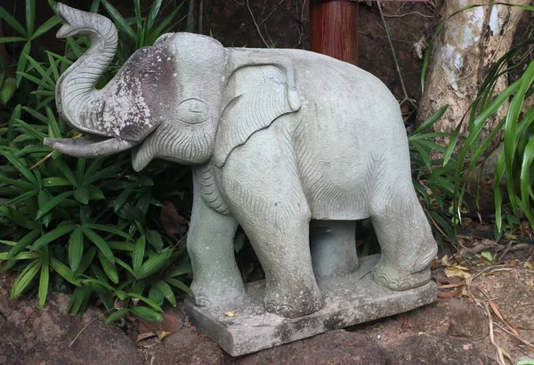 Elefant-statyn är hantverket i Thailand. — Stockfoto