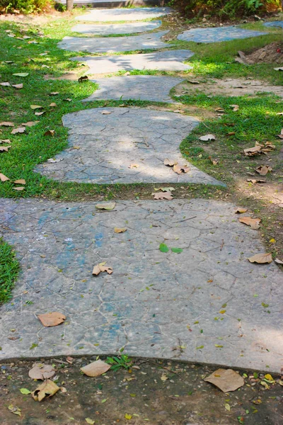 Walkway texturas telhas de mármore no parque . — Fotografia de Stock