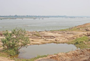 Mekong Nehri kendiliğinden olur resif vardır.