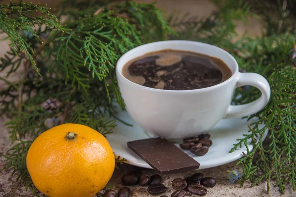 Cup of coffee with tangerine and Christmas tree — Stock Photo, Image