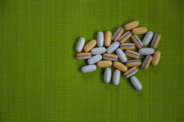 Drogy kapsle a pilulky léku. Různé prášky — Stock fotografie