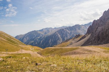 Panoramik görüş Talgar Pass Tien Shan dağlarında, Almatı, 