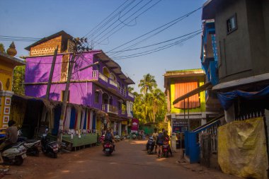 Arambol, Goa, Hindistan - 1 Şubat 2017: Arambol, caddede kuzeye git