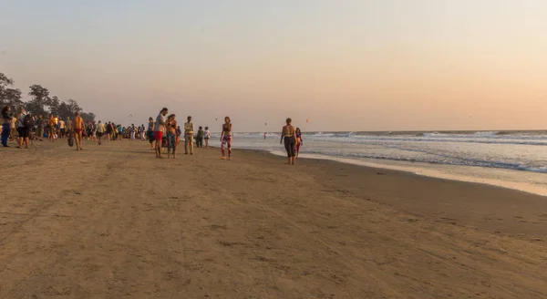 ARAMBOL BEACH, GOA, INDIA - 23 февраля 2017 г.: Блошиный рынок на Ар — стоковое фото