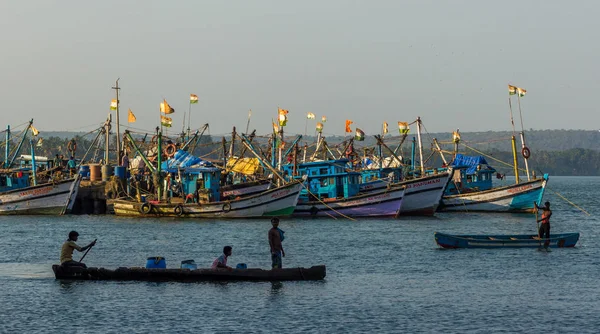 Chapora, Goa, Indie – 3. března 2017: Rybářské lodě na Chapora po — Stock fotografie