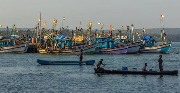 Chapora, Goa, Indie – 3. března 2017: Rybářské lodě na Chapora po — Stock fotografie