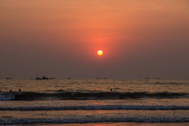 Günbatımı Arabmol sahilde, Kuzey Goa, Hindistan