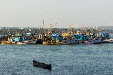 Chapora, Goa, Hindistan - 3 Şubat 2017: balıkçı tekneleri Chapora po