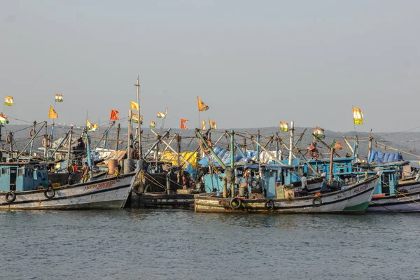 CHAPORA, GOA, INDIA - 3 DE MARZO DE 2017: Barcos de pesca en Chapora po —  Fotos de Stock